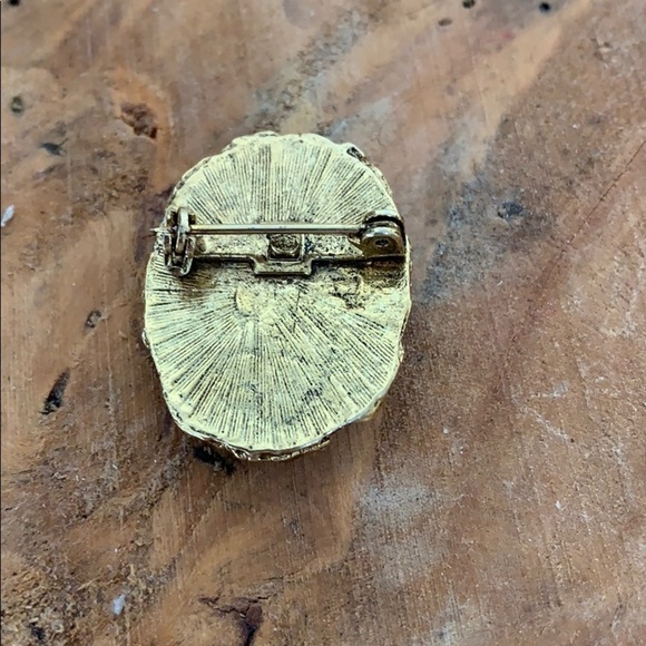 Vintage Mid Century Cameo Brooch Pin - Picture 4 of 4